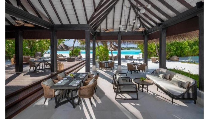Hotel Naladhu Private Island Maldives poza 9